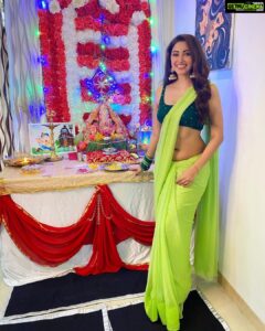 Eshanya Maheshwari Instagram - Happy Ganesh Chaturthi 😇🙏🏻
May the divine blessings of lord Ganesha bring you and your family eternal bliss and protect you from evil and grant all your wishes and prayers today and always... 😇🙏🏻☺️
GANPATI BAPPA MORIYA ✨
.
.
#ganpatibappamorya #ganesha #ganeshchaturthi2020 #desigirl #indianfestival #2020 #esshanya