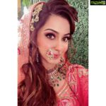 Eshanya Maheshwari Instagram - May allah approve your kind deeds, Forgive your disobedience and sins, and ease the suffering of all individuals around the globe. EID MUBARAK ✨😇 stay happy stay blessed 😁 . MUA- @kajolrpaswwan . #eidmubarak #indianfestival #indian#traditional#explore#poses#makeup#eyemakeup#hairstyle#beauty#indiantradition#beautifulindia #esshanya