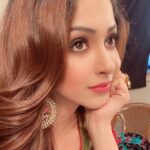 Eshanya Maheshwari Instagram - Soch Mein iss kadar Doob gayi Ki khud se nataa rakhna bhul gayi..