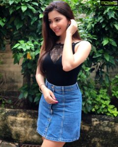 Eshanya Maheshwari Instagram - There’s so many reasons to be upset, But one reason is enough to bring back that smile 😃 . . #movingforward #smilealways #beyou #behappy #esshanya #smile