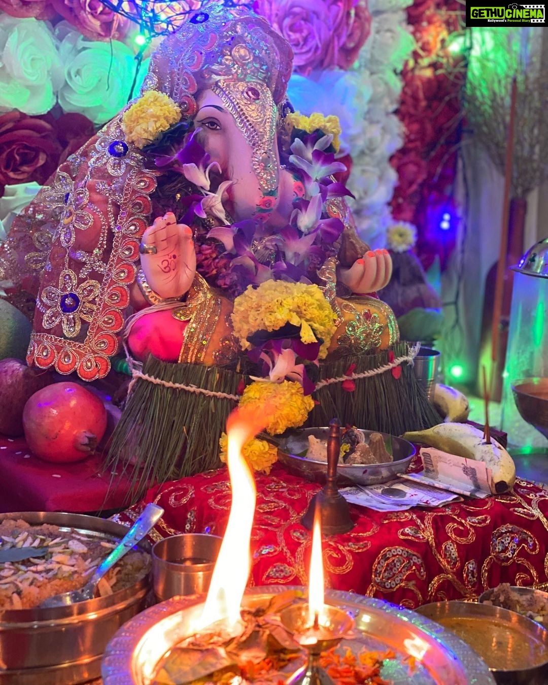 Eshanya Maheshwari Instagram - This year is been very Stressful for All of us, But everything seems to be better now With god grace 😇 So on this auspicious day Let’s pray together for better health and happiness .. #ganeshchaturthi2020 #ganesha #ganpatibapamoriya #indianfestival Home Sweet Home ❤