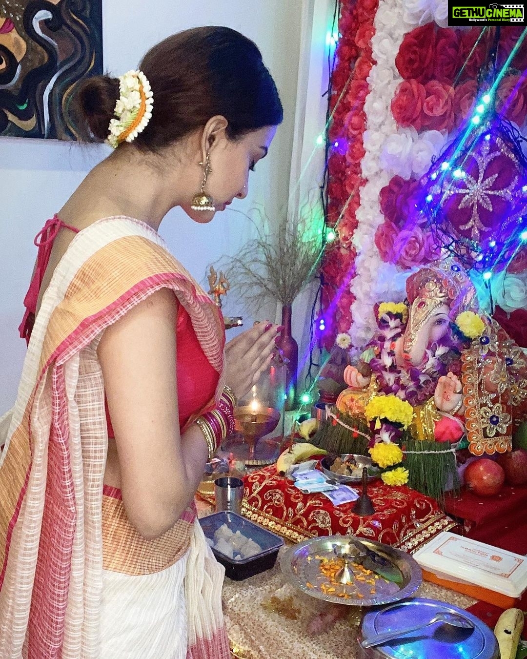 Eshanya Maheshwari Instagram - This year is been very Stressful for All of us, But everything seems to be better now With god grace 😇 So on this auspicious day Let’s pray together for better health and happiness .. #ganeshchaturthi2020 #ganesha #ganpatibapamoriya #indianfestival Home Sweet Home ❤