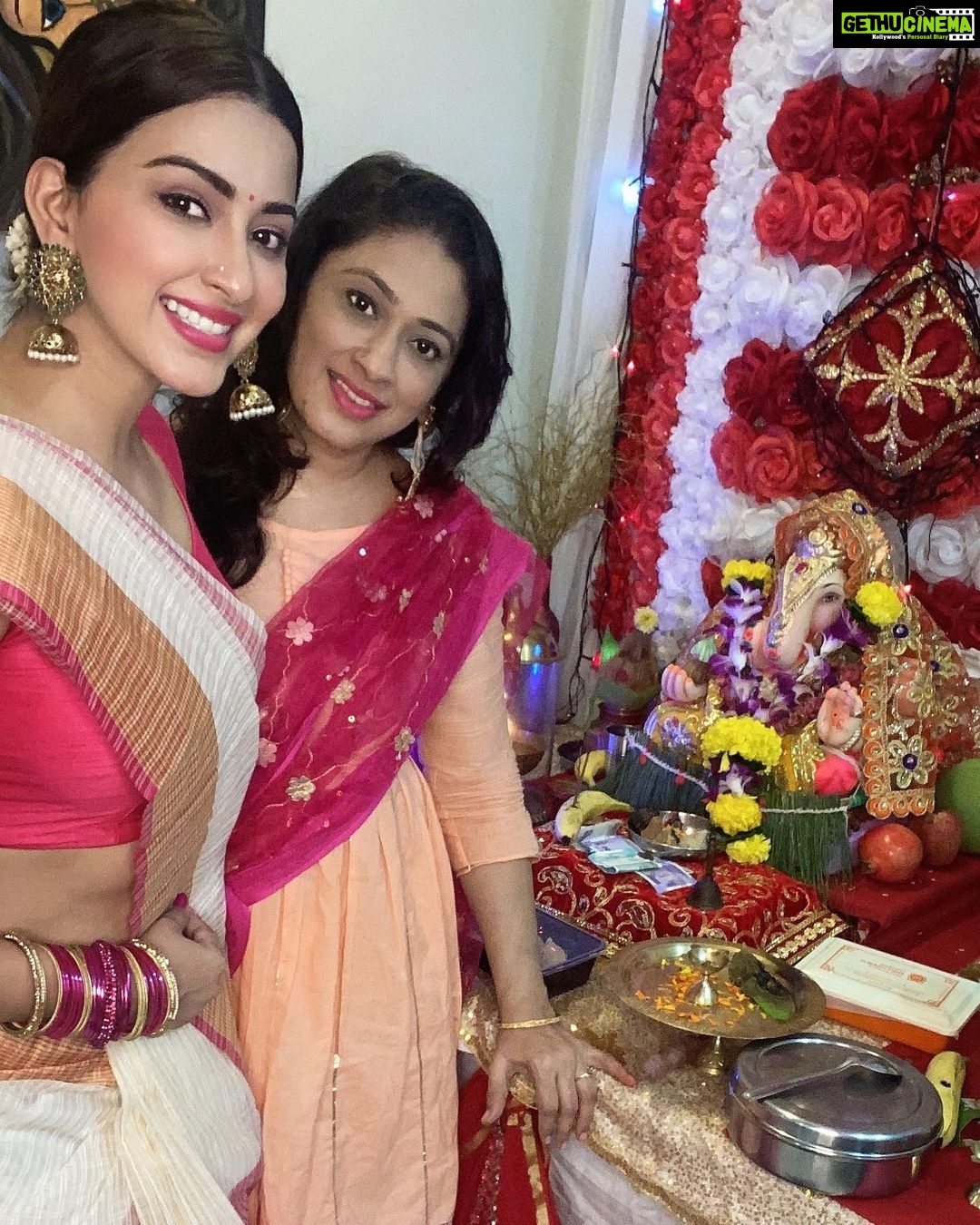 Eshanya Maheshwari Instagram - This year is been very Stressful for All of us, But everything seems to be better now With god grace 😇 So on this auspicious day Let’s pray together for better health and happiness .. #ganeshchaturthi2020 #ganesha #ganpatibapamoriya #indianfestival Home Sweet Home ❤