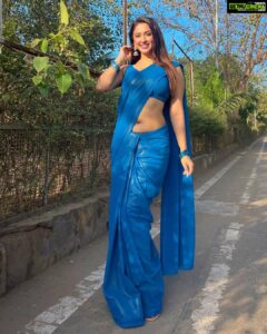 Eshanya Maheshwari Instagram - She’s the kind of queen that knows her crown isn’t on her head but in her soul.💙✨

Ps- on fans request… because you’re the kingdom of this queen 😉💙

#esshanyamaheshwari #esshanya #saree #sareelove #blue #💙