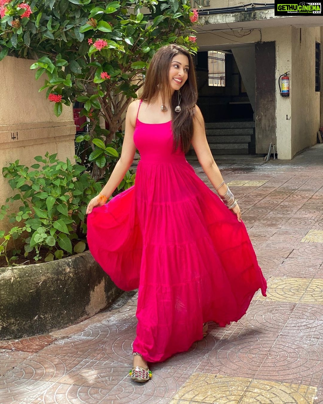 Eshanya Maheshwari Instagram - EMBRACE THE GLORIOUS MESS THAT YOU ARE.✨✨✨ . . Outfit- @ambraee_ 📸- @bhavikam91 #happiness #innerpeace #innerbeauty #desigirl #fashionblogger #styleblogger #esshanya