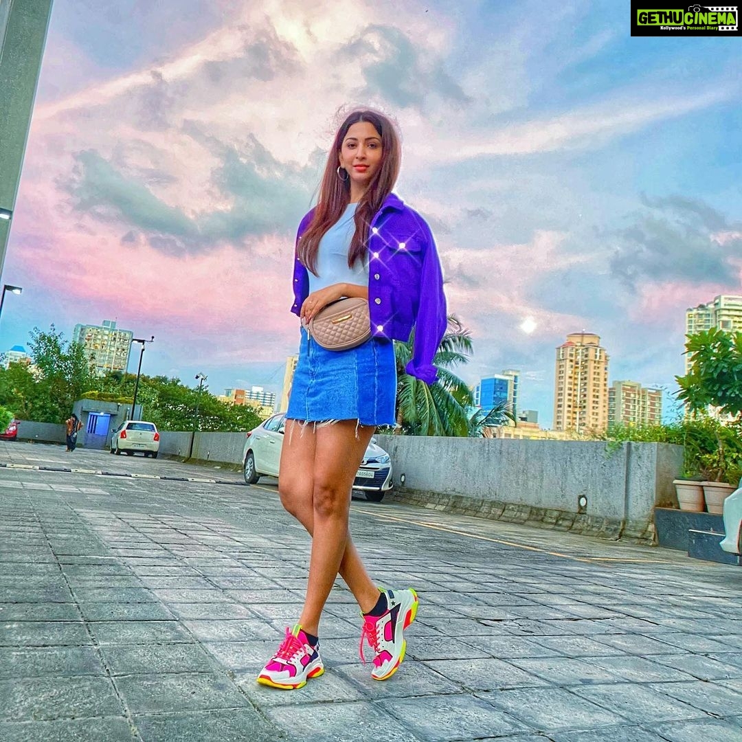 Eshanya Maheshwari Instagram - Fall in love with becoming the best version of yourself ✨🦄 . . 📸 - @abhilashkumar #sassy #standtall #poser #fashionblogger #styleblogger #esshanya