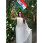Eshanya Maheshwari Instagram - Hope peace reigns in your part of the world today and everyday And let’s never forget the supreme sacrifice of the soldiers and their family who died and lived for the welfare of the nation. 🇮🇳🇮🇳🇮🇳🧡🤍💚 #vandematram #happyrepublicday #jaihind #jaibharat #esshanya #esshanyamaheshwari