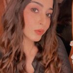 Eshanya Maheshwari Instagram - Me to my imaginary boyfriend 😅🙈 #gfbf #bollywood #girlsdrama #reelsinstagram #explore #trending #esshanyamaheshwari #esshanya