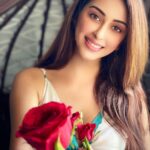 Eshanya Maheshwari Instagram - He loves me, He loves me lot. There’s no not, Without a doubt.😜🌹🥰 . . #rose #loveyourself #stateofpositivity #red #eshanyamaheshwari #🌹