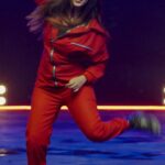 Eshanya Maheshwari Instagram - Check out my latest moves for Bella Ciao in dhol style. Can you pull off this hookstep? ❤️✨ Come join the gang! #IndiaBoleCiao #MoneyHeist #netflix #collaboration #bellaciao @netflix_in #esshanyamaheshwari #esshanya