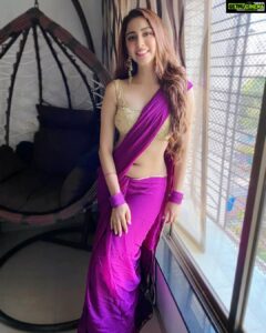 Eshanya Maheshwari Instagram - 💜🙋🏻‍♀️♊️✨