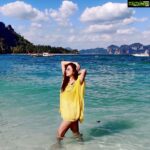 Eshanya Maheshwari Instagram - Hayeee garmi 😅 🙈 😅 I NEED VITAMIN SEA 🌊🌈😍 . #throwback #krabi #thailand #beachbaby #2019 #eshanyamaheshwari Krabi, Thailand