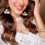 Eshanya Maheshwari Instagram - Trust me it’s in the eyes. Always the eyes. 👀✨🤍 #aesiuljhinazar #beauty #eyes #reelsinstagram #bollywoodsongs #esshanyamaheshwari #esshanya