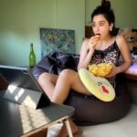 Eshanya Maheshwari Instagram - These days my afternoons are full of entertainment 💯 😄 🤪 🤓 Netflix + popcorn = 👻🙊 any guesses which show I am watching 🤔 #lockdown #quarantinelife #netflix #popcorn