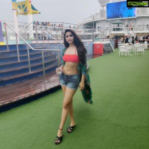 Eshanya Maheshwari Instagram - I am sure we all need is little break from this lockdown and Coronavirus 🙈 and I wish things were not this bad 😕 throwback to one of the 😁 best days I’ve had on @jaleshcruises with @dejavudxb 
#hope #staypositive #stay safe #throwback #cruise #party #goa #freshair