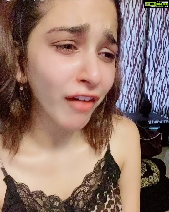 Eshanya Maheshwari Instagram - Problems of being foodie π€€ππ€ͺ we even dream about food..π§π§π§ P.s- previously I was chopping onions so this tears are due to onions ππ€ #waffles #foodie #bhukkad #fun #eshanyamaheshwari #stayhome #staysafe #staypositive
