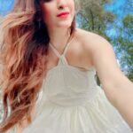 Eshanya Maheshwari Instagram - Keeping up with the trends 🖤 Which look ? 🤍 or 🖤 ? Follow me on josh app for more exclusive videos @officialjoshapp #transitionreels #reels #trendingreels #reelitfeelit #esshanay #esshanyamaheshwari