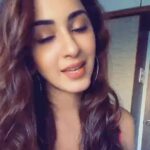 Eshanya Maheshwari Instagram - Group chat ke khatarnak dosto ko mera salam 😜😏 uss friend ko tag karo jispe yeh perfect fit ho🤓 #yaaro #friends #timepass #imbored #fun