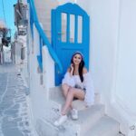 Eshanya Maheshwari Instagram - Mentally somewhere else...🙇🏻‍♀️ 😍Greece 🇬🇷 #majormissing #mykonos #greece #travelblogger #takemeback #throwback Mykonos, Greece