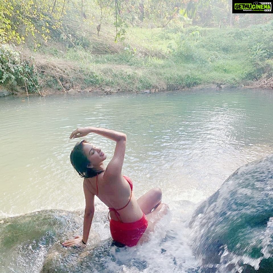 Eshanya Maheshwari Instagram - When the memories hit you... ❤️ #throwback #takemeback #hotspring #krabi #thailand #travelblogger #peaceful #eshanyamaheshwari Krabi Hot Springs