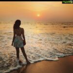 Eshanya Maheshwari Instagram - Wish we could turn back time to the good days and perfect vibes ☺️ #blissful #takemeback #sunset #peace #eshanyamaheshwari #goadiaries Vagator Beach