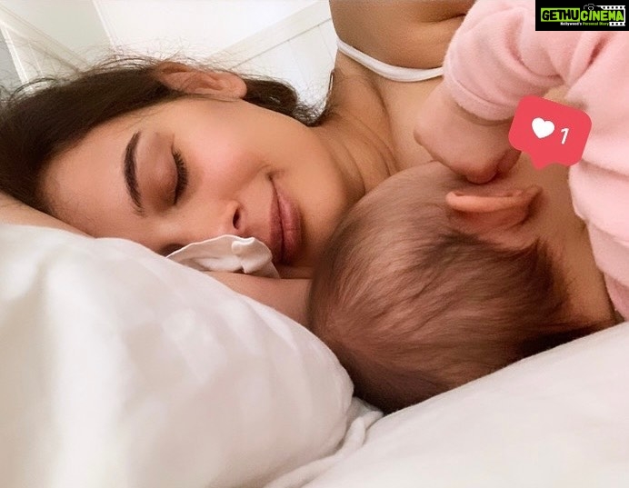 Evelyn Sharma Instagram - If you’re wondering why I post photos of me breastfeeding, it’s because it’s my whole life right now. 👼🏻 It’s a full time job with a lot of extra hours and sleepless nights. But your payment is a happy and healthy baby 🥰 which is all you want as a mommy. 💯 I don’t exclusively breastfeed though. My baby girl needs a little top up once in a while and mommy a hot bath while daddy takes over! 🍼 #happymommy #happybaby #breastfeeding #babynutrition #besttimeofmylife