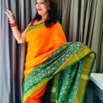 Falguni Rajani Instagram - Chelaji re mare hatu patan thi patola mongha laavjo Ema ruda re moralia chitravjo Patan thi patola mongha lavjo Feels so awesome by wearing this our traditional gujrati patan’s patola saree From @dineshbhaipatolawala 💐💃🏻💃🏻 Genuine weaver , manufacturer n supplier n of original rajkot patola saree #iwearsaree #sareeaddict #lagdilahoredi #patolas #silk #punjabi #crazyhabibivsdecentmunda #black #traditional #rajkotpatolasaree #heritageheirloom #handmade #weavsofindia #doubleikkatpatolasaree #guruians #raatkamaalhai #gururandhawasongs #fan #sari #love #onlineshopping #sareepact #mornibanke #sarees #directorgifty #dupatta #singleikat #instagram #ikat #suitsuitkarda Rajkot, Gujarat