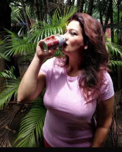Falguni Rajani Instagram - Get India’s finest premium milkshakes and juices. Best part is all their products are 100 % Natural with goodness of pure ingredients get one on https://reviveinc.in and dm
@revive.drinks