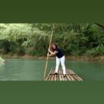 Falguni Rajani Instagram - Aaj ja meri gaadi me baith ja 😜 Bamboo rafting at jamaica 💃🏻💃🏻 #funholiday #fun #funnyvideos #jamaica #bamboorafting @irisproductions89 @shreemanta_ghar_chi_soon @shreemanta_gharchi_soon