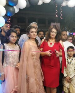 Falguni Rajani Instagram - #ki&ka#beautysalon#inauguration#
#FCroad