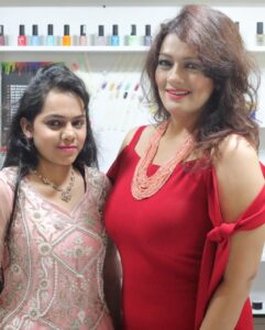 Falguni Rajani Instagram - #ki&ka#beautysalon#inauguration#
#FCroad