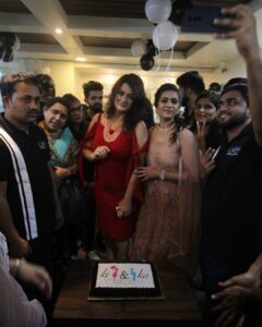 Falguni Rajani Instagram - #ki&ka#beautysalon#inauguration#
#FCroad