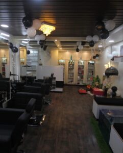 Falguni Rajani Instagram - #ki&ka#beautysalon#inauguration#
#FCroad