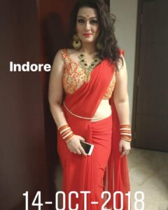 Falguni Rajani Instagram - Last year navratri 
I was invited at many places Ahmedabad twice, indore twice, Vadodara 😄💃🏻💃🏻💃🏻💃🏻💃🏻💃🏻