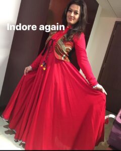 Falguni Rajani Instagram - Last year navratri 
I was invited at many places Ahmedabad twice, indore twice, Vadodara 😄💃🏻💃🏻💃🏻💃🏻💃🏻💃🏻