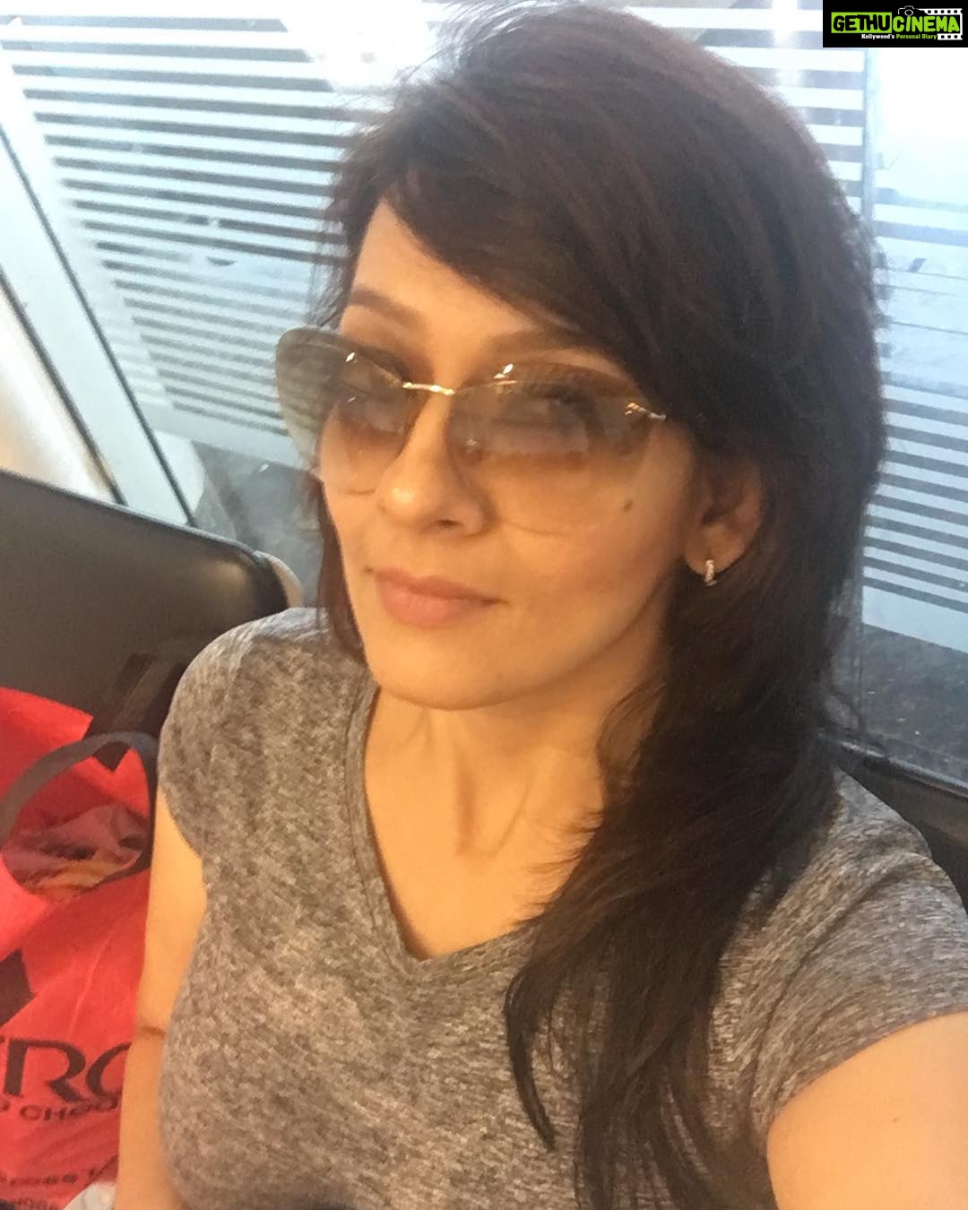 Falguni Rajani Instagram Coming back to mumbai 💃🏻💃🏻💃🏻💃🏻 Gethu Cinema