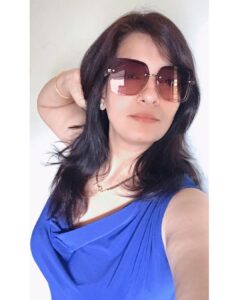Falguni Rajani Instagram - Chashme baddur 😃♥️ Which one suits me more? @yourspex