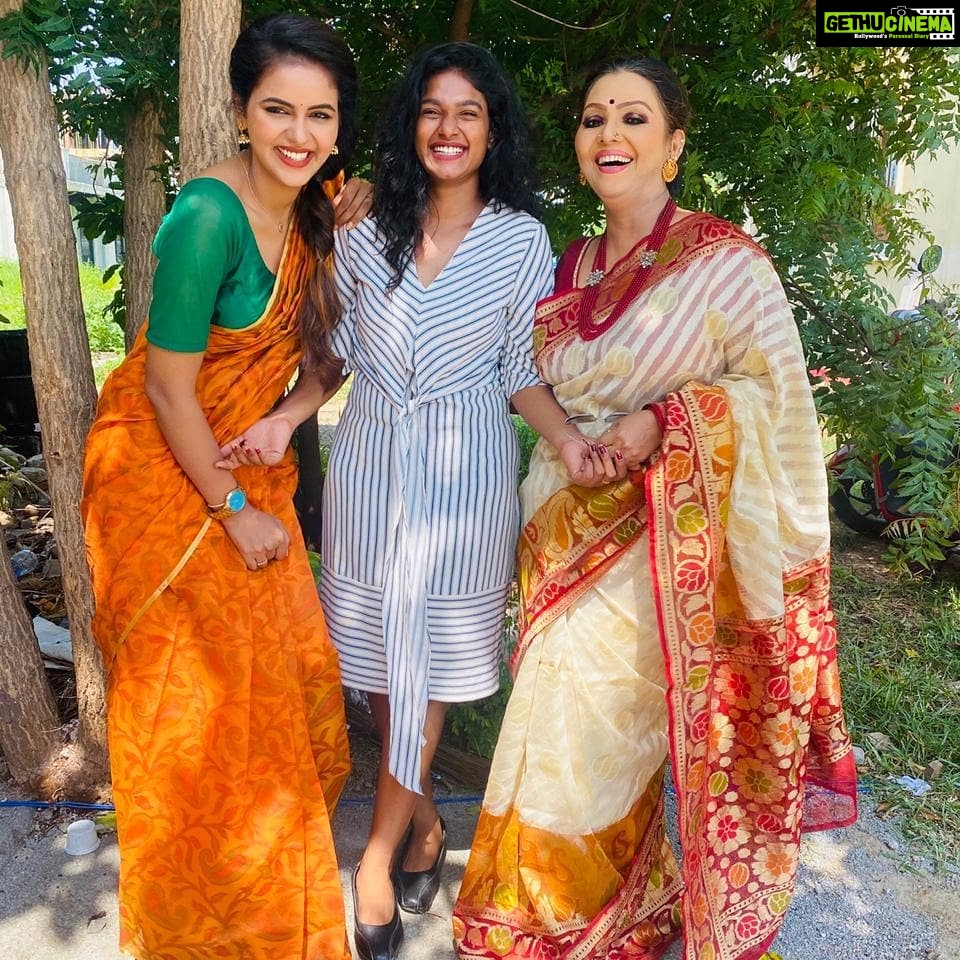 Fathima Babu Instagram - With the gorgeous girls of யாரடி நீ மோகினி