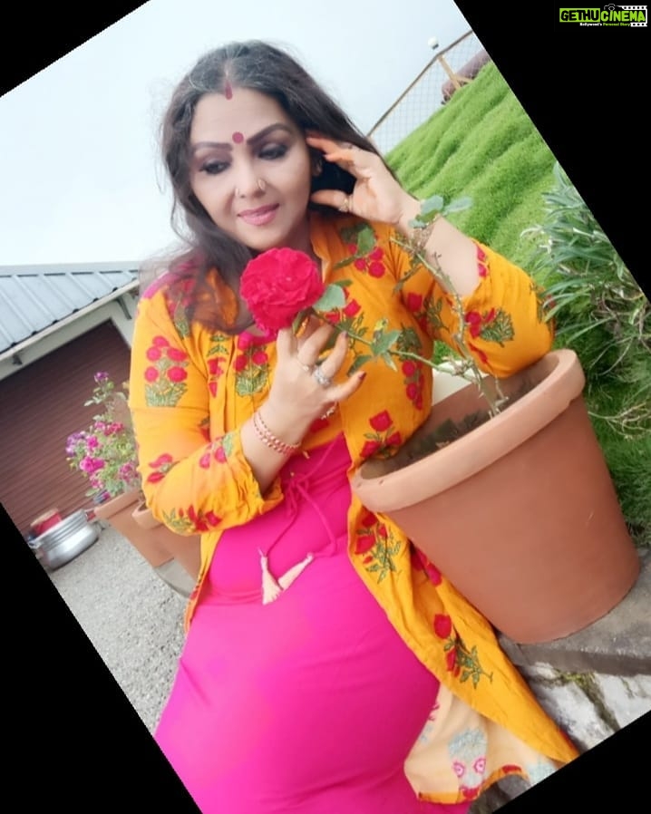 Fathima Babu Instagram - ரோஜா மலரே ராஜகுமாரி .....