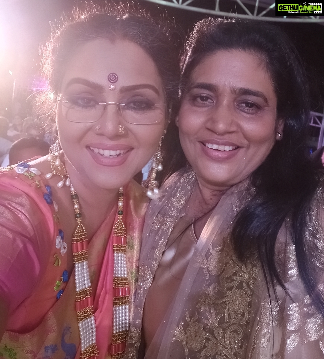 Fathima Babu Instagram - With Raihana who rendered thaiya thaiya song so beautifully today evening. She also appreciated my presence in Bigg boss ... Very sweet of her indeed .... You made my evening memorable dear. Such a down to earth woman