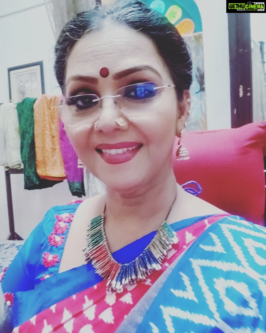 Fathima Babu Instagram - Safety pins designed as necklace by fashion technology student Harini Priya. And the blouse oh yes you had already seen it when I ribbon embroidered it .... Saree gifted by singer Mahathi. மொத்தத்துல அன்பு சூழ் உலகு.
