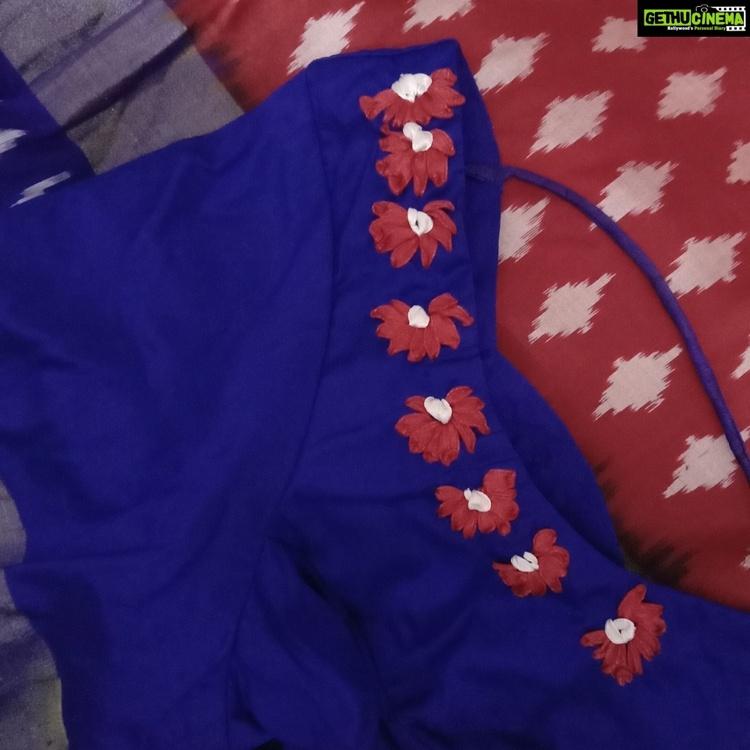 Fathima Babu Instagram - Learnt a new art today .... Ribbon embroidery. Matched the saree design. Thanks to மூர்த்தி who meticulously picked the materials from the shop