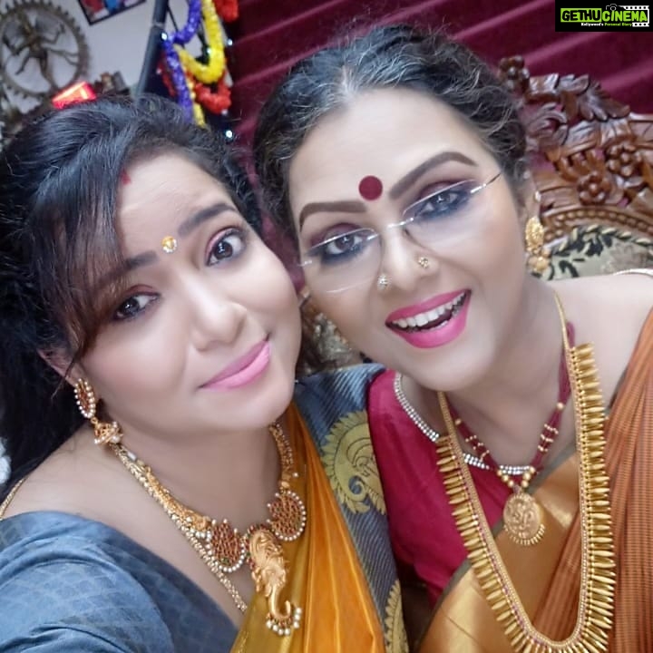 Fathima Babu Instagram - Deepa my co actress does her make up so well