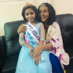 Fathima Babu Instagram – Sia Vijai Junior model international 2nd runner up title holder, national level.
Only kid from Chennai who got selected to represent India in Junior model world finals among 25 other countries 😃 she came to take blessings from you before going for the event to be held in Dubai.  She saw u on Bb3 & wanted to meet and greet you coz u r soo sweeet & an Angel 😇 💝💖🥰