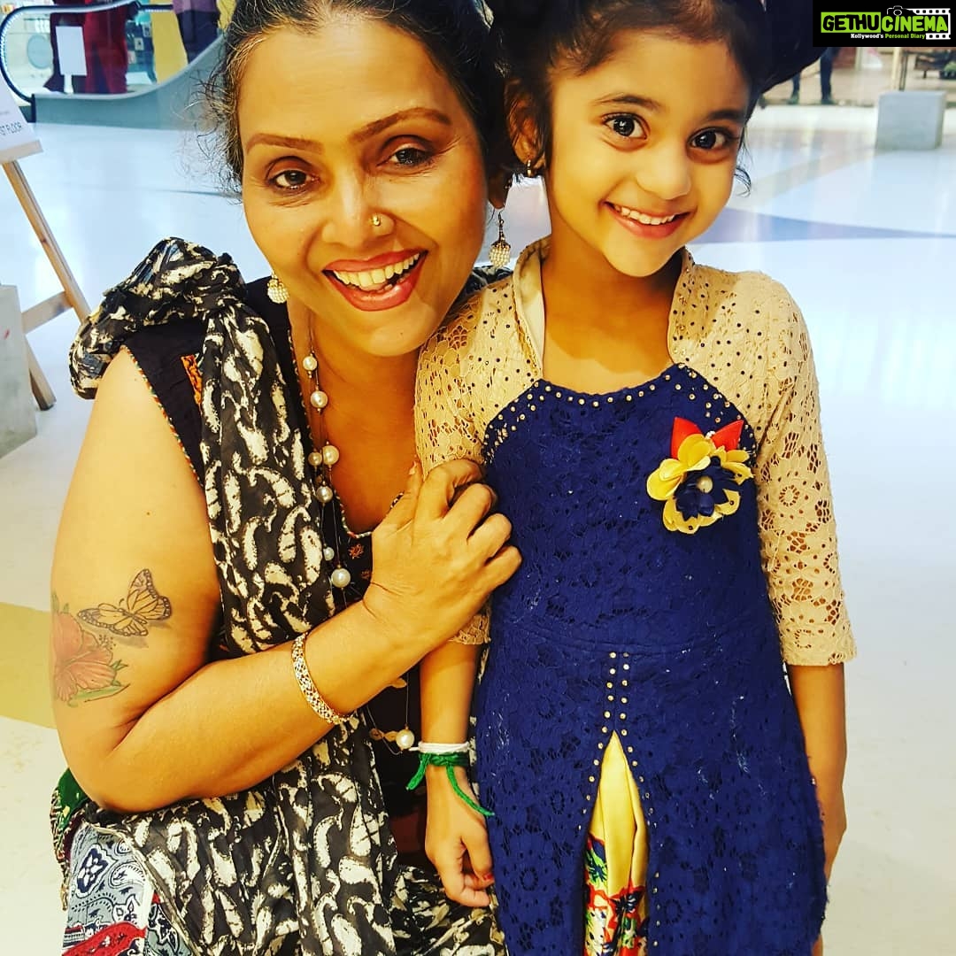 Fathima Babu Instagram - With the youngest admirer of my current serial yaradi nee mohini