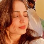 Gajala Instagram – The Moon only glows wen kissed by the sun😉☀️
.
.
#sunshine #sunkissed #gazala #gajala #selflove #positivevibes