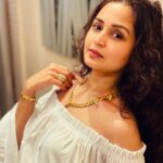 Gajala Instagram - Cleopatra Act 😍 . Use code Gazala10 to avail an additional discount on @osvagindia 📸 @ujwalgupta_ 😘 Jewellery by : @osvagindia 😍🙏🏻 #gajala #gazala #jewellery #white #loveyourself #beauty #ring #necklace #bracelets #loveit
