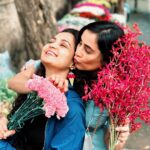 Gajala Instagram - “Baat yahan sirf Phoolon ki hogi aaj “!! @tintin3012 . . Earrings by: @glamours_earings #gajala #gazala #bandra #flowers #dayout #friends Bandra, Mumbai