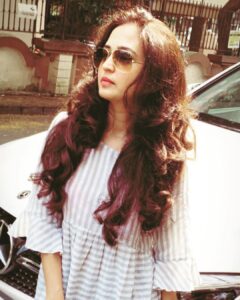 Gajala Instagram - Curls & Sunglasses😎And you Go girl💞 Hair- @salon_aysha #hairdone #salonayesha #gajala #gazala #mercedesbenz #hair #curls #aviators #sunshine