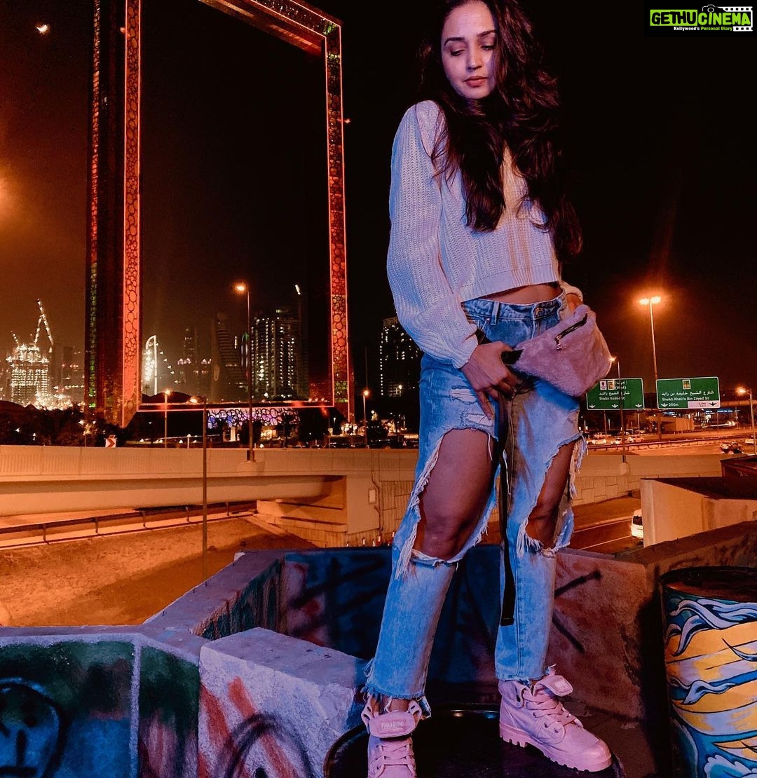 Gajala Instagram - Waiting for Godot....📖 ........... #gajala#gazala#travelbaby #sunset #gold #dubai #dubailife #shooting #gajala#gazala#teluguactress#telugu #explore #explorepage #trendyfashion #worthit #travel #traveltheworld #bestfriends❤ Dubai, United Arab Emirates